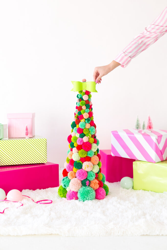 DIY Pom Pom Christmas Tree – Aww Sam