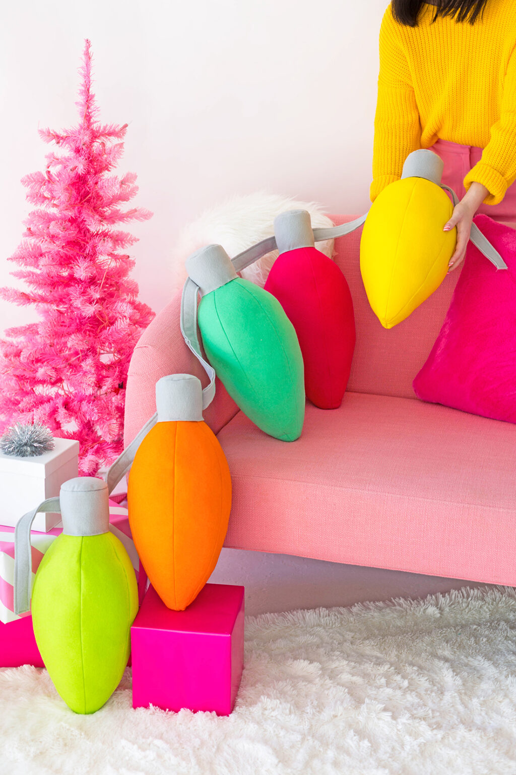 DIY Holiday Light Pillows – Aww Sam